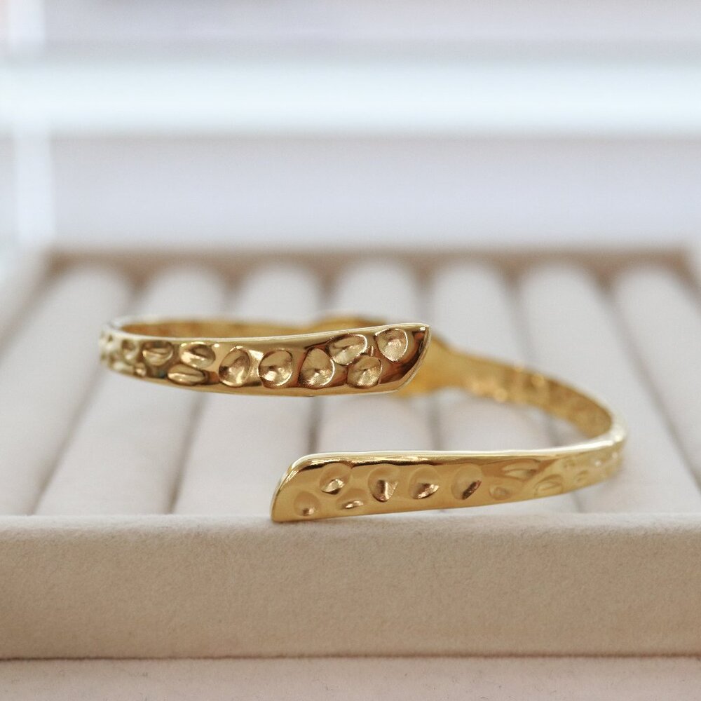 17cm Hammered Bypass Style Bangle Gold Plated Stainless Steel Bracelet